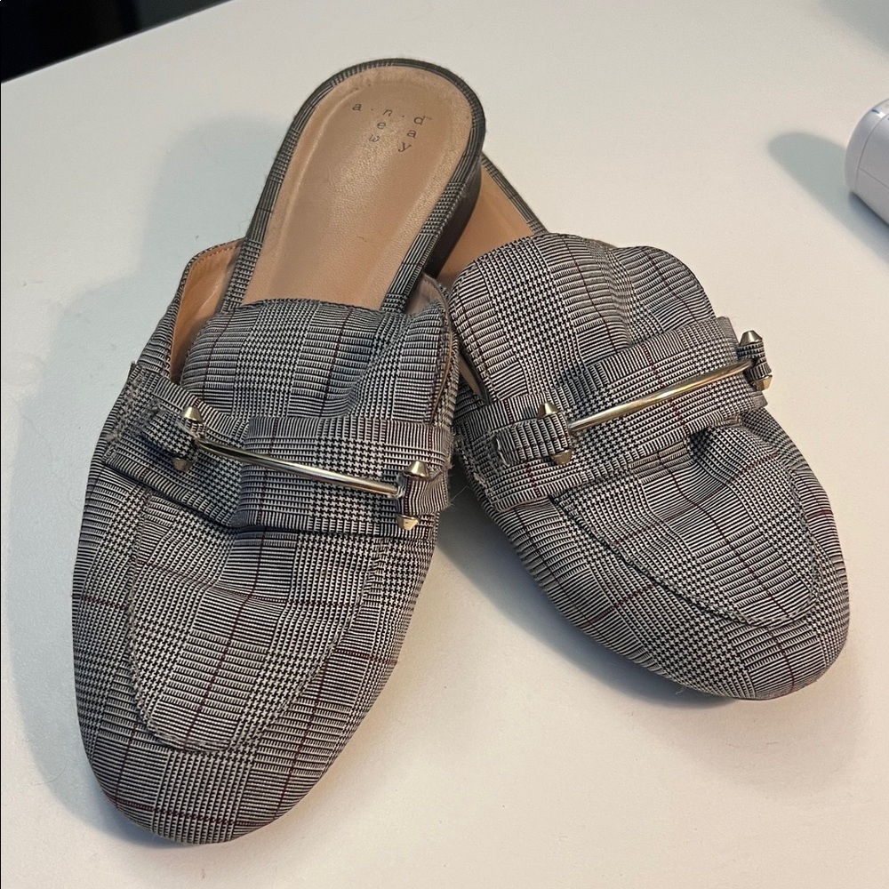 Below 5 needs bundle ❤️ Target Plaid Slip-On Sandals - Black and White